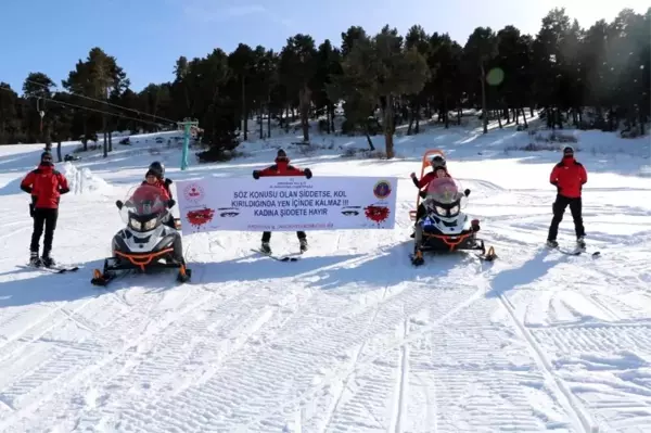 JAK timleri kadınlar için kayaklı gösteri yaptı