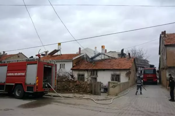 Son dakika haber | AFYONKARAHİSAR - Sandıklı'da ahşap evde çıkan yangın söndürüldü