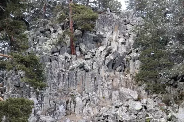 Bolu'da, milyonlarca yıl öncesine ait lav gölü kalıntıları bulundu