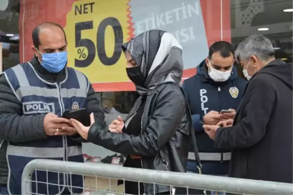 Son dakika! Vaka sayısı artan Elazığ'da, 4 cadde ve 1 meydana 'HES kodu' zorunluluğu