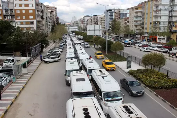 Manisalı servis şoförlerinden korsan servisçilere tepki