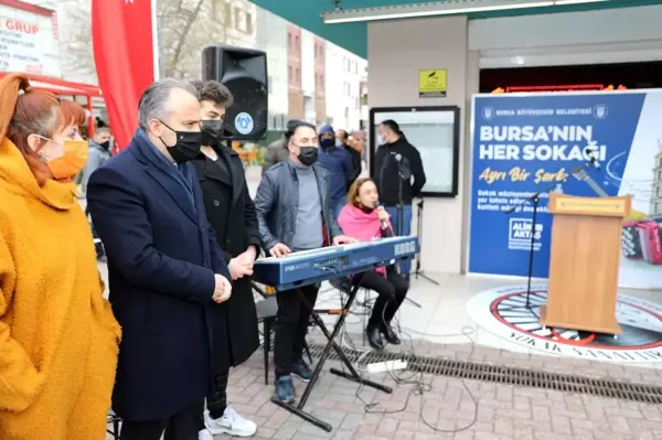 Bursa'da 60 sokak müzisyeni sanata başladı