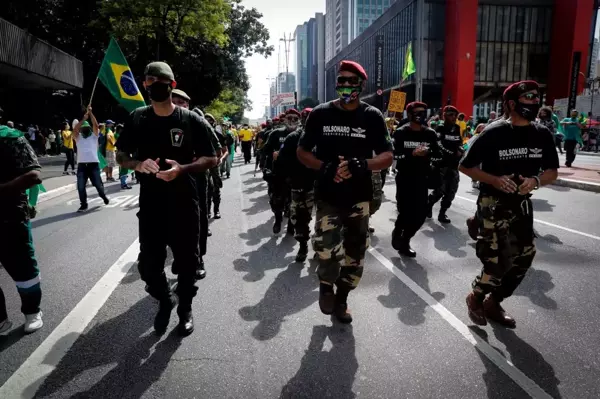 Brezilya'da Bolsonaro destekçileri sokağa indiAskeri müdahale için Bolsonaro'ya tam yetki verilmesi talep edildi