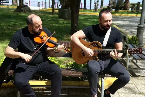 Kısıtlamalara farkındalık oluşturmak için şarkı bestelediler