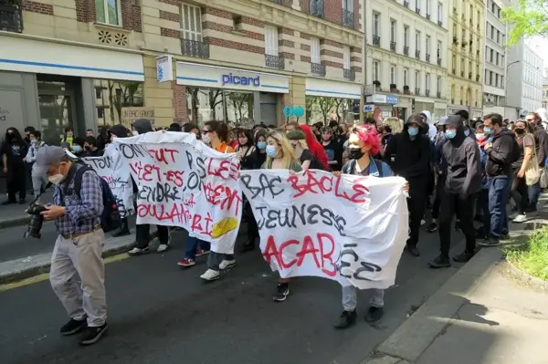 Son dakika gündem: - Paris'te öğrenciler, hükümetin salgını yönetememesini protesto etti