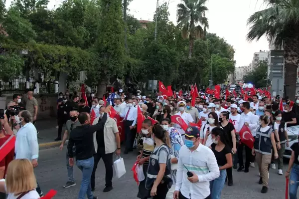 Mersinliler, 15 Temmuz'un yıl dönümünde meydanlara aktı