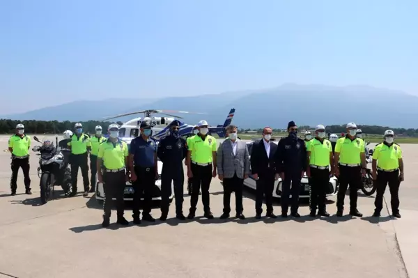 Son dakika! Vali ve emniyet müdürü helikopterle TEM'deki bayram trafiğini denetledi