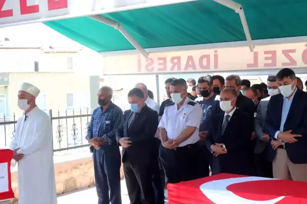 Antalya'daki trafik kazasında vefat eden polis memuru ile oğlunun cenazeleri defnedildi