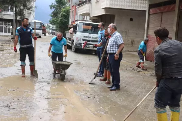 Arhavi'de temizlik çalışmaları devam ediyor