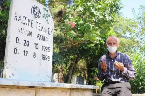 17 AĞUSTOS DEPREMİNİN YIL DÖNÜMÜNDE HAYATINI KAYBEDENLER MEZARLARI BAŞINDA ANILDI