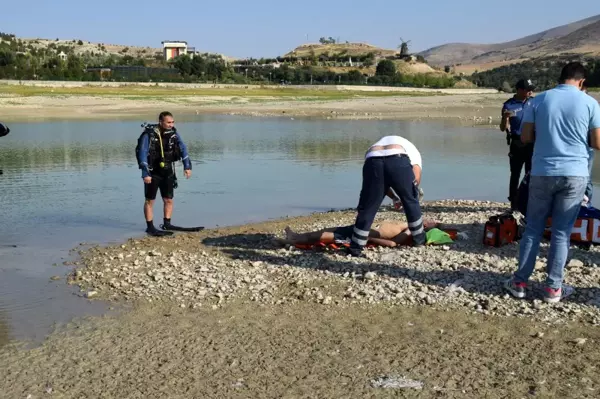 19 yaşındaki genç serinlemek için girdiği gölette boğuldu