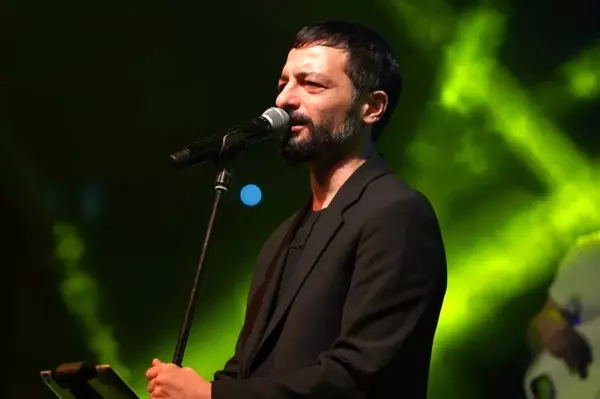 Bilecik'te binlerce kişi Mehmet Erdem konserinde coştu