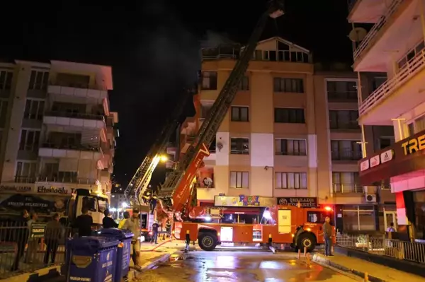 Son dakika gündem: Karşı apartmandaki yangına balkondan hortumla müdahale etti