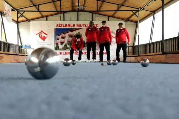 60'ından sonra bocce öğrenen huzurevi sakinleri şampiyonluk hedefliyor