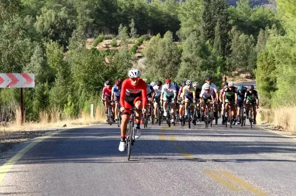 Fethiye Spor Festivali'nde gerçekleştirilen bisiklet yarışında heyecan doruğa çıktı