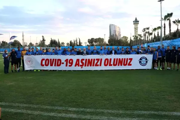 Adana Demirsporlu futbolcular korona virüs aşılamalarına destek verdi