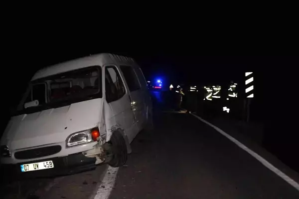 Kilis'te ambulans ile minibüs kaza yaptı