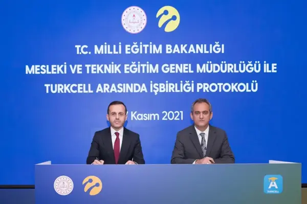 Turkcell ve MEB'den gençlere yazılımcı olma fırsatı