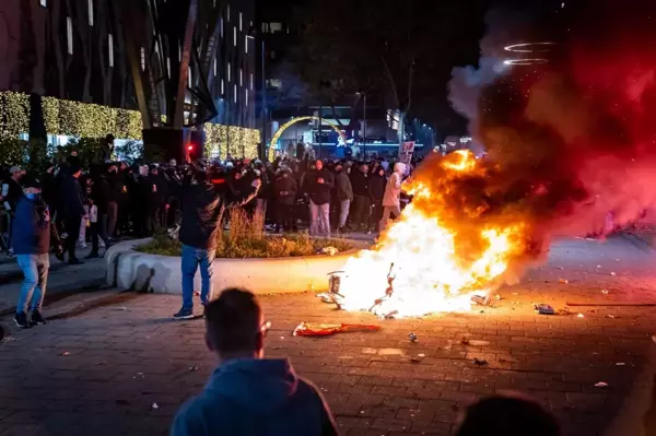 Hollanda'da Covid-19 protestosu