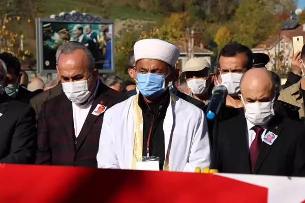 Şehit polisin cenaze namazını babası kıldırdı, gözyaşları sel oldu