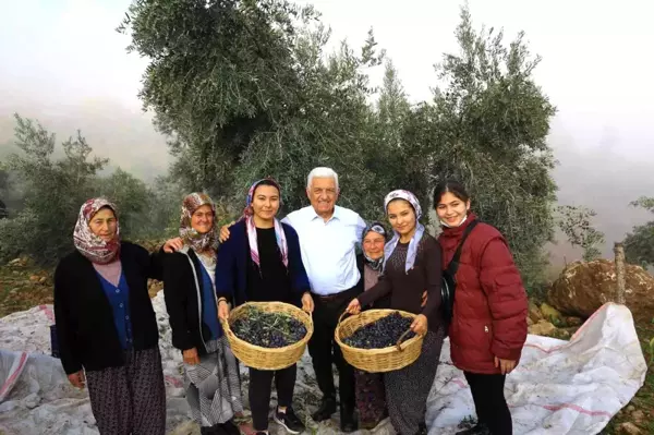 Başkan Gürün hasat yaptı, köylüyü uyardı