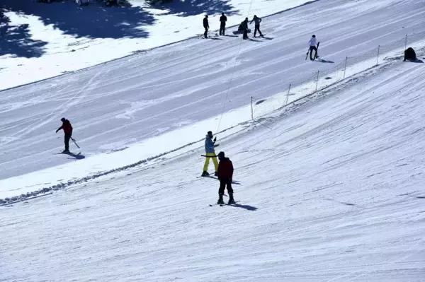 Salda gölü manzaralı kayak merkezi sezonu açtı