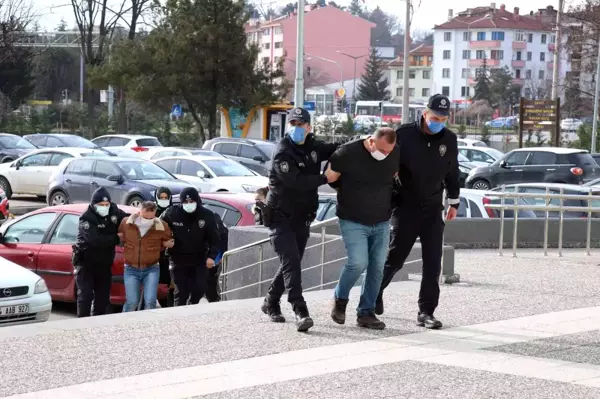 Son dakika haberi | Ziyaret saati dışında hastaneye girmek için kavga çıkaran 2 kişi adliyeye sevk edildi