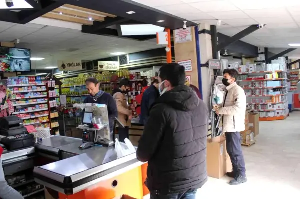 Afyonkarahisar'da yerel market zinciri birçok üründe indirime gitti