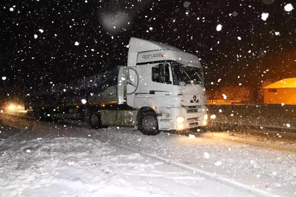 Kar, tipi ve buzlanma ulaşımda aksamalara neden oldu