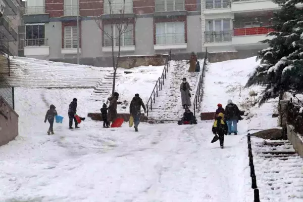 Son dakika gündem: Çocuklar karın tadını kayarak çıkardı