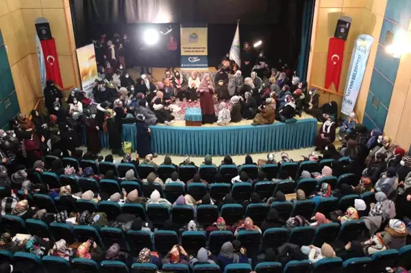 Tatvan'da 'Annem Babam Yaşadı Ben Öğrendim' konferansı