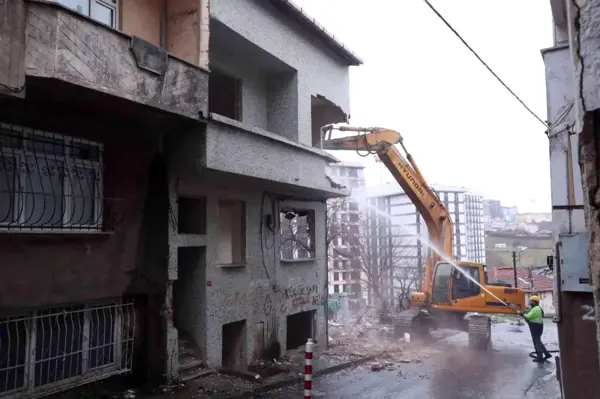 Son dakika: Gaziosmanpaşa'da kentsel dönüşüm çalışmaları hız kesmeden devam ediyor