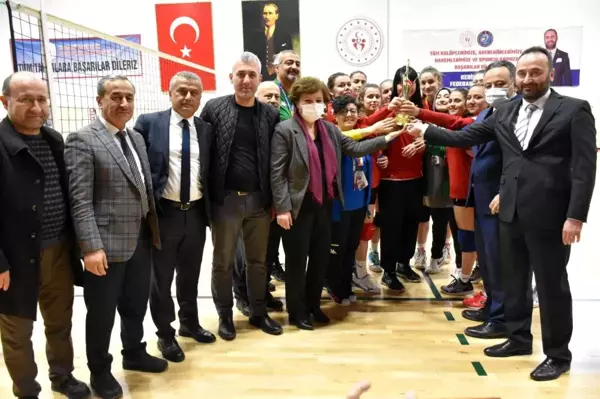 Gölcük İşitme Engelliler Spor Kulübü namağlup şampiyon oldu