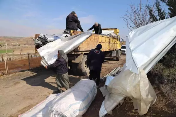 Kahta'da ahırları zarar gören çiftçilere çadır desteği