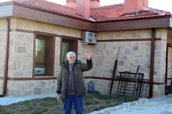 Yanan evi 21 günde yeniden inşa edilen 80 yaşındaki İbrahim Deniz'den, karantinada olan Bakan Kurum'a duygulandıran mesaj