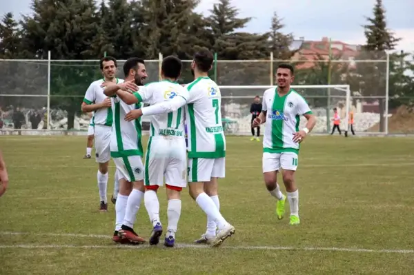 Namağlup Kale Belediyespor, gol yağmurunu Acıpayam'da sürdürdü