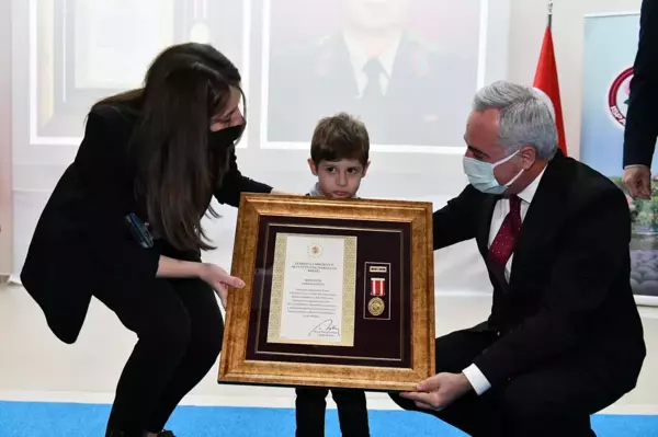 Isparta'da Şehit ailelerine Devlet Övünç Madalyaları ve Beratları takdim edildi