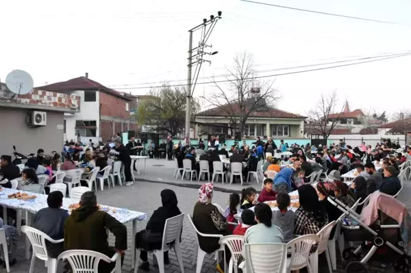 Yenişehir Belediye Başkanı Aydın'dan Roman Mahallesi'nde iftar