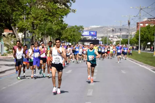 Konya'da yarı maraton coşkusu