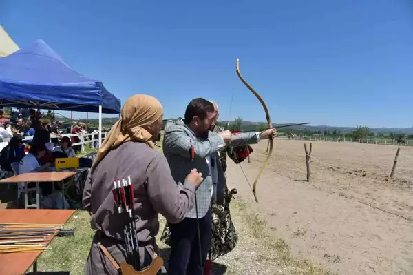 Sındırgı'da sınırları aşan Atlı Okçuluk yarışması