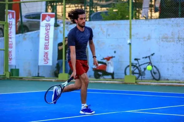 150 sporcunun katıldığı tenis turnuvası sona erdi