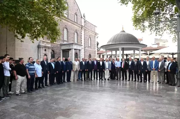 Paşa Camii'nde binlerce kişinin katılımıyla Kurban Bayramı namazı kılındı