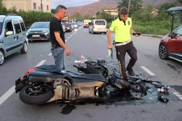 Son dakika haberi... Otomobil ile motosiklet çarpıştı: 2 yaralı