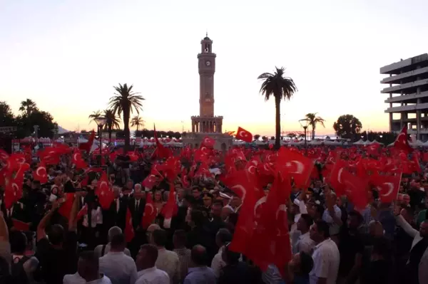 İzmir'de 15 Temmuz anması başladı