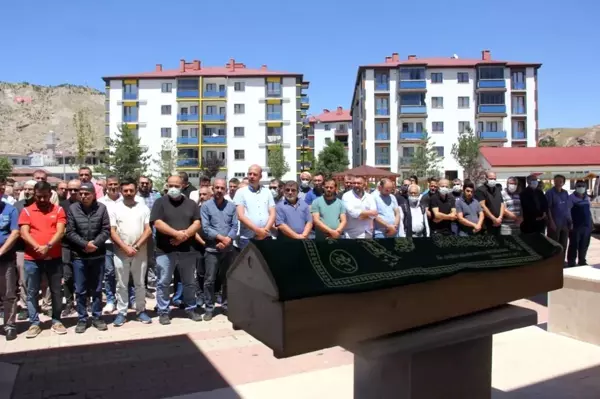 Baraj gölünde boğulan öğretmen son yolcuğuna uğurlandı