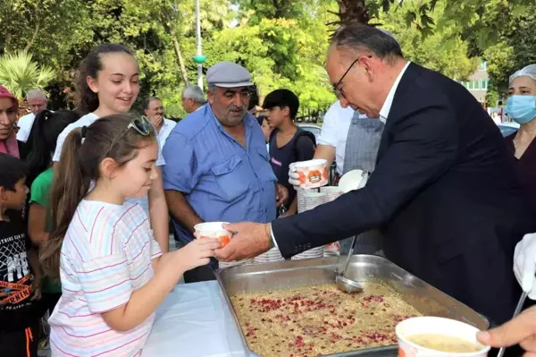 Manisa haberleri! Turgutlu Belediyesi aşure hayrını gerçekleştirdi