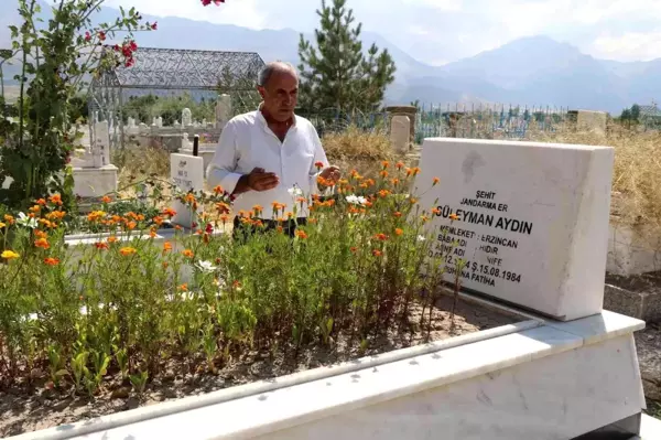 Son dakika haberleri... Teröre verilen ilk şehit Süleyman Aydın, şehadet yıldönümünde mezarı başında dualarla yad edildi