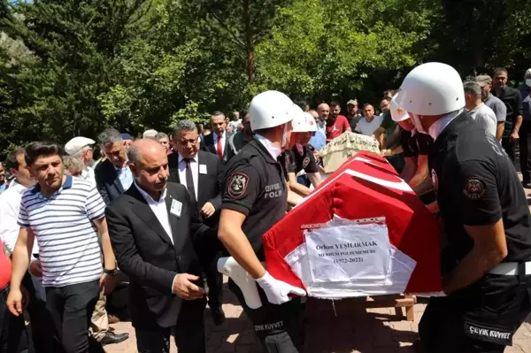 Son Dakika | Ankara'da kazada vefat eden polis memuru ve eşinin cenazesi Artvin'de defnedildi