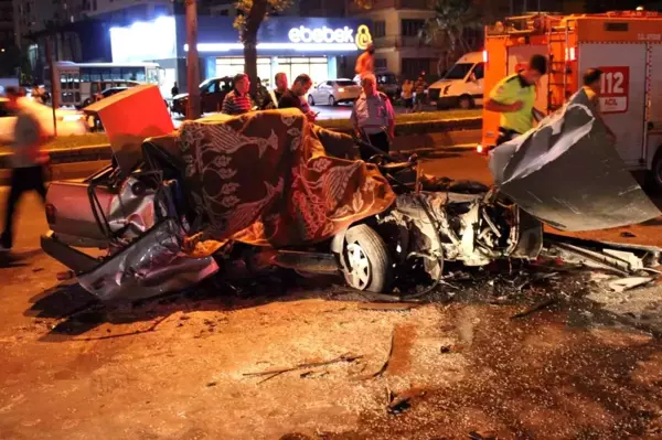 Aydın 3. sayfa haberleri | Aydın'da otomobil halk otobüsüne çarptı: 1 ölü, 3 yaralı