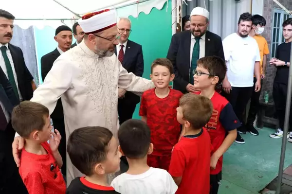 Diyanet İşleri Başkanı Erbaş, Japonya'nın Nagoya kentinde Türk vatandaşlarıyla buluştu